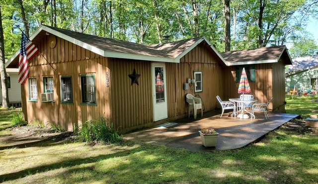 2 Bedroom, 1 bath Cabin near Budd Lake