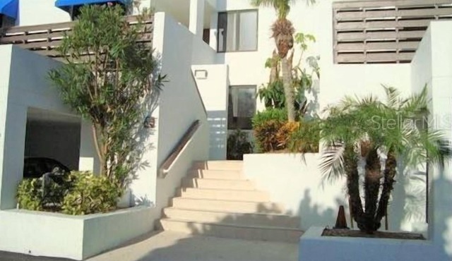 2 Bedroom Condo 20870 by Houzlet