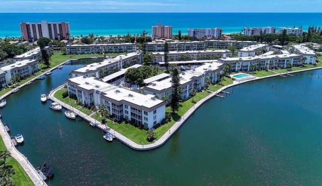 2 Bedroom Condo 426788 by Houzlet