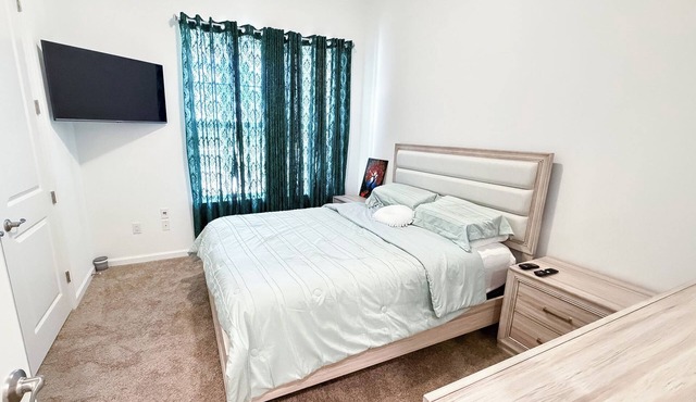 2-bedroom house in peaceful Jacksonville with AC 55 and older gated community
