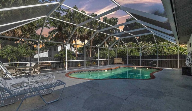 2 Blocks from Legacy Trail + Pool + Pool Table