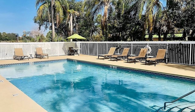 2 Incredible Rooms Available! Close to International Drive, Free Parking, Pool