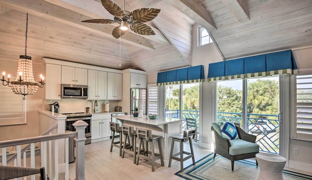 2-Level Villa w/ Balcony, Walk to Beach!
