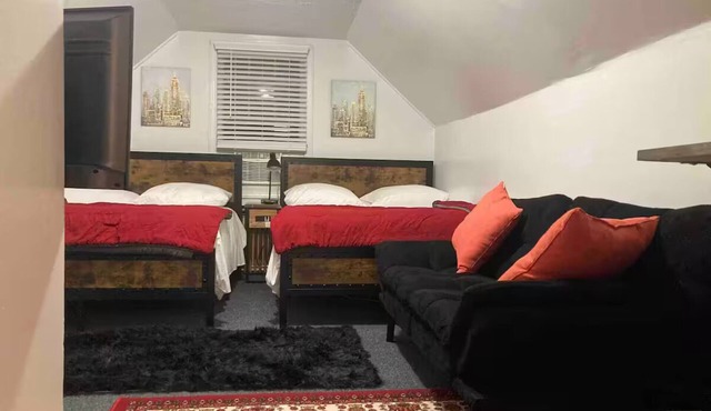 2 Pvt bed Rm 1bathroom no kitchen attic