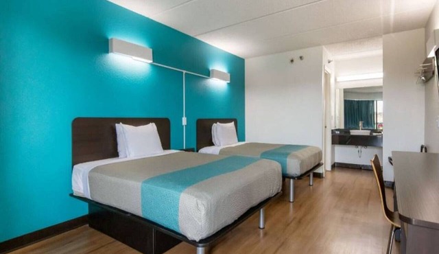 2 Queen Beds | Non-Smoking