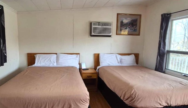 2 Relaxing Rooms in Cadillac Near Dining & Popular Local Attractions - 1.2 miles