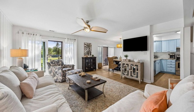 2039 - Beachwood Sanctuary: Cozy Walk-to-Beach Villa
