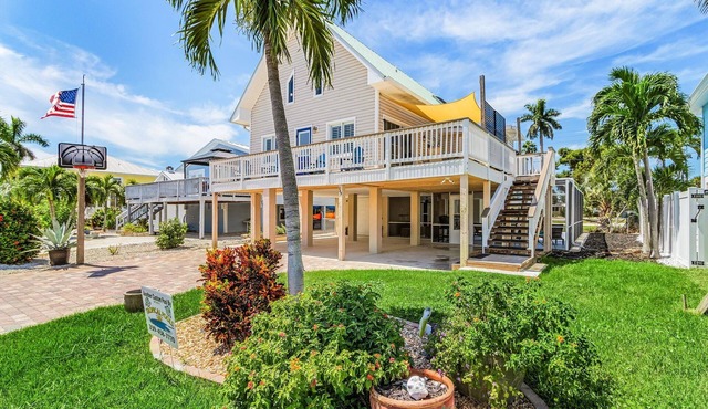 249 Into The Mystic: 3BR/3BA Pool Home!