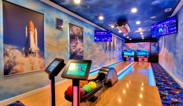 28 Bedrooms Space & Wonder Bowling Mansions, SIDE BY SIDE, Sleeps 76