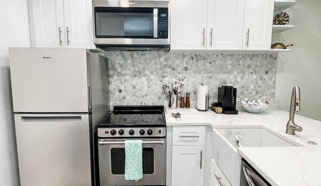 2bd 2ba New condo in the heart of Naples. 10mins to the beach & shops!