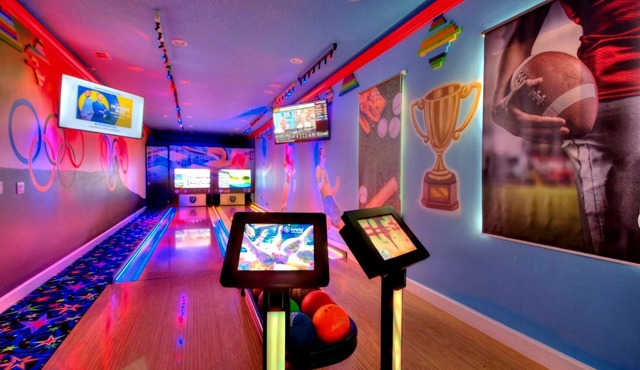 2x Side-by-Side Bowling Villas, 1GB WiFi, videowall TVs, Sports-Wonder, sleep 80