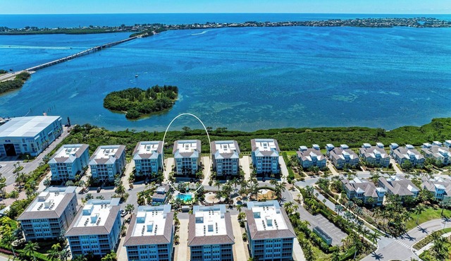 3/3 384-303 SOUND LUXURY CONDO