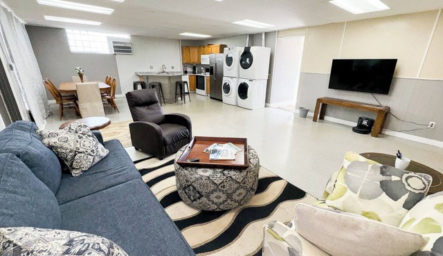 3 bedroom, 1.5 bath Ranch Style Unit, Ground Floor, Sleeps 8, Boat Launch