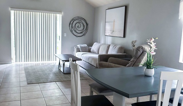 3 Bedroom 2 Bath Close to Beach, Dining, & Speedway
