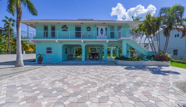 3 Bedroom 2 Bath Pool Home with Boating