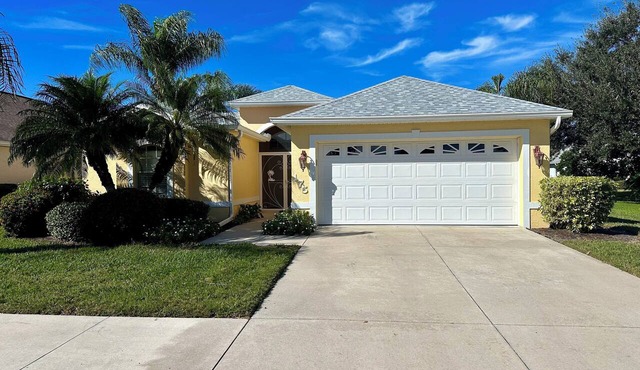 3-bedroom house in charming Venice with AC, WiFi. Short ride to Venice Beaches