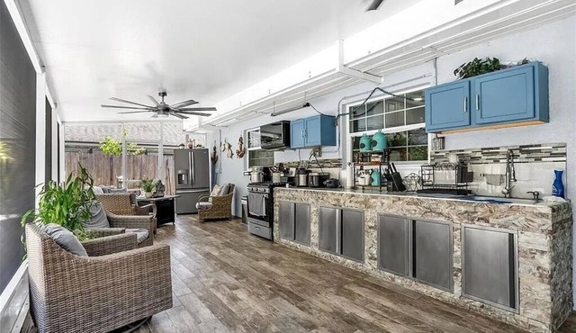 3-bedroom house in charming Winter Park with cool AC