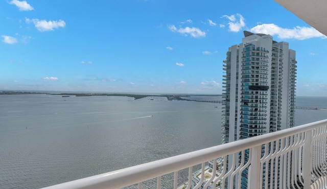 3 Bedroom Penthouse Direct Bay Views - 3 King Beds - Sleeps up to 8 People