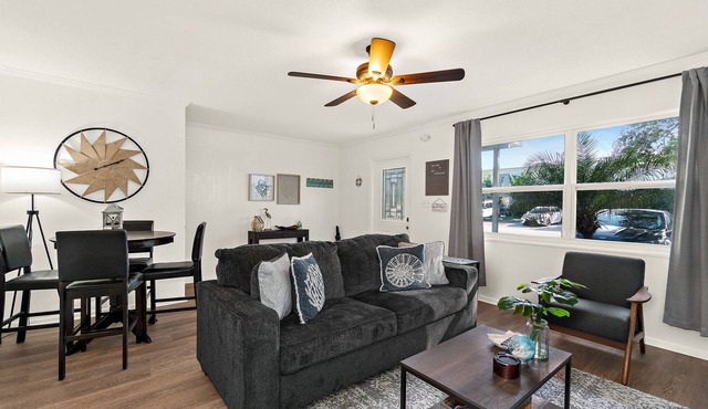 3 BR 1.5 BATH, Near Nasa, SpaceX, & 4 Blocks to Beach! 50 Minutes to Orlando.