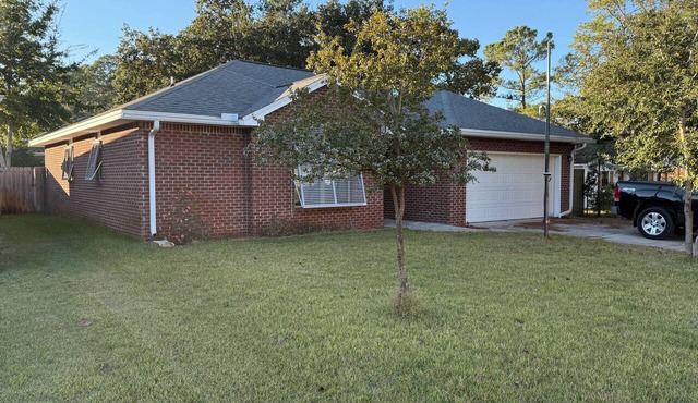 3 BR, 2 bath single family home near Destin, 20 minutes to Gulf beach