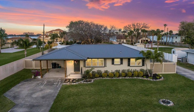 3 BR 2Ba home with hidden game room minutes from the beach