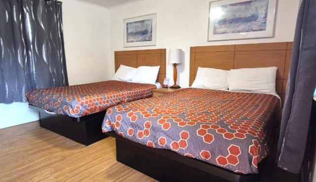3 Group-Friendly Rooms Perfect for Budget-Friendly Escapes | Free Parking