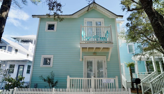 3 Houses to Beach in Seaside, One Block to Town, Shops, Restaurants + 2 Bikes