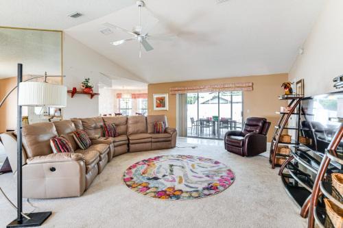 3 Mi to Weeki Wachee Springs SP: Poolside Oasis!