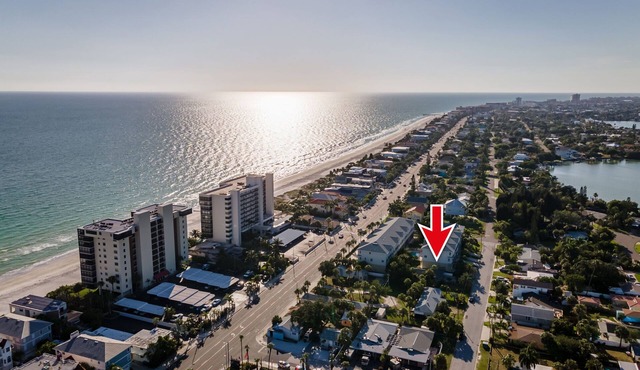 3 Minute Walk to Beach! Sleeps up to 9- Gorgeous Beach Home