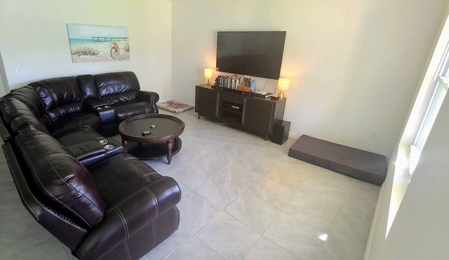 3 RM home between Orlando & Daytona-DogsAllowed
