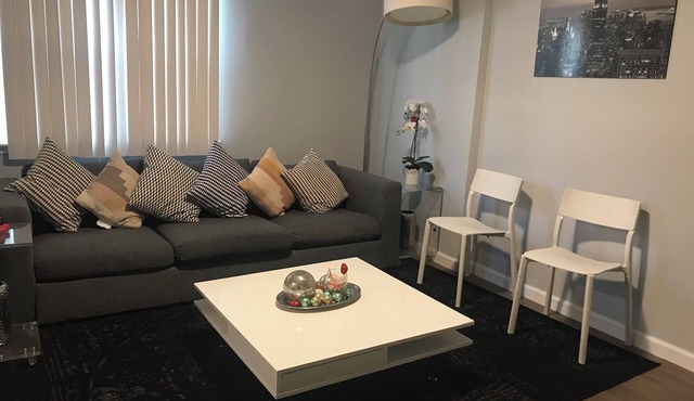 30 mins to Times square, Beautiful spacious apt in Queens