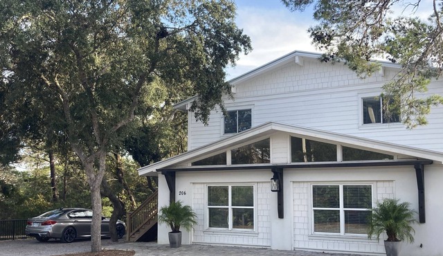 30A Beachside Betty -Walk To The Beach- LARGE PRIVATE POOL