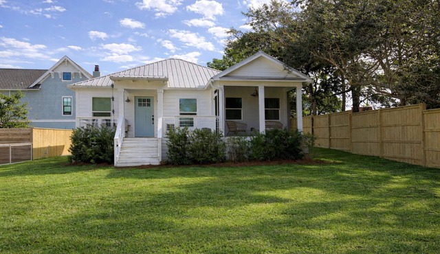30A Cottage Escape | 5 min to beach | Cart & Bikes