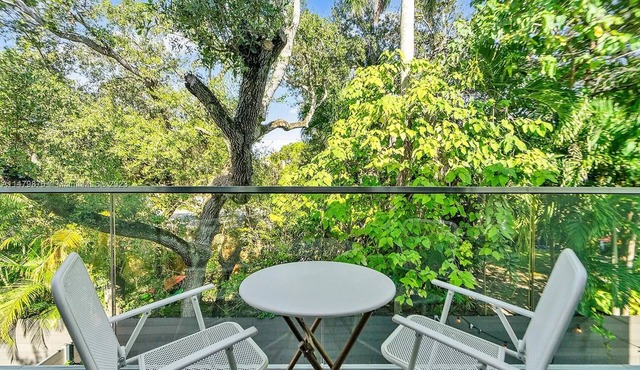 3bd 3.5 bath Modern Villa with pool, gated & additional parking on street