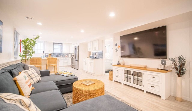 3BR w/Outdoor Oasis - 1.5 Blocks to Beach
