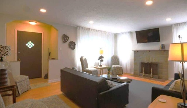 4 Bed Cape Cod | Comfort & Charm Near the City in Pittsburgh
