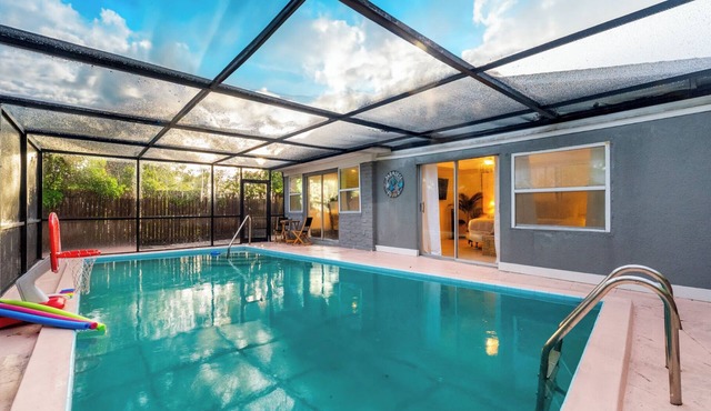 4-Bedroom Family home in Serene St. Petersburg with Private pool & Gym