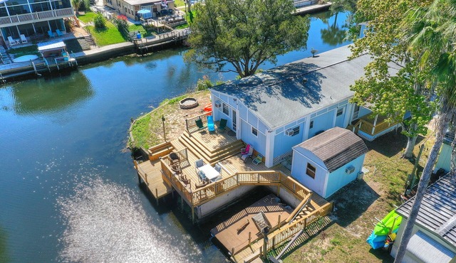 4 Bedroom Farmhouse On The River 2