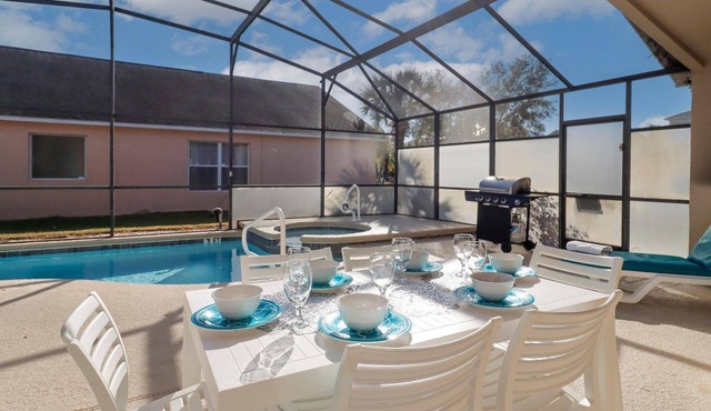 4-bedroom Holiday home with hot tub