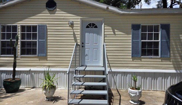 4-bedroom mobile home in pleasant Lady Lake with AC