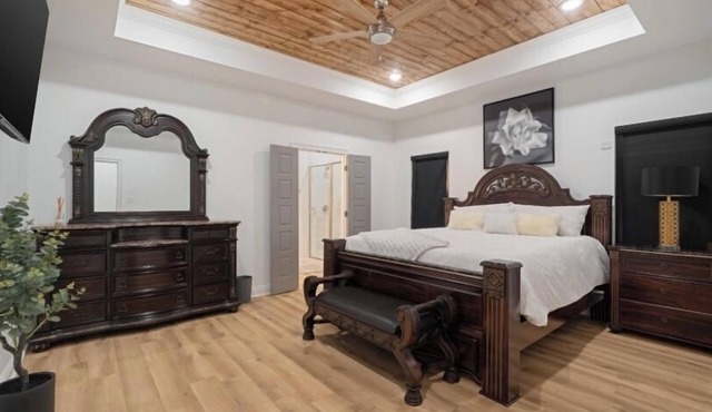 4-Bedroom Modern Luxury Haven Near Central Attractions