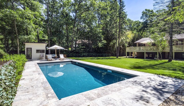 4 Bedroom Secluded/Year-Round HOT TUB w/Private Beach Access 15 Mins Main Town