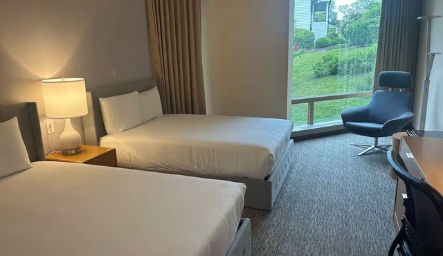 4 Comfortable Rooms | Stylish Getaway with Easy Access to Local Attractions