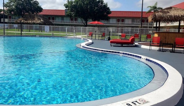 4 Family-friendly Units w/ Free Bfast & Parking!