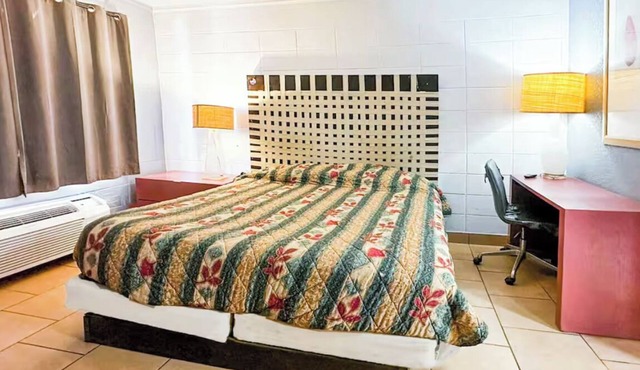 4 Group-Friendly Rooms Near Parks, Trails & Popular Albany Attractions