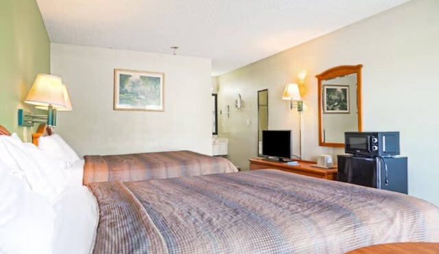 4 Lodgings near Ashburn Public Library | Convenient to Local Shopping