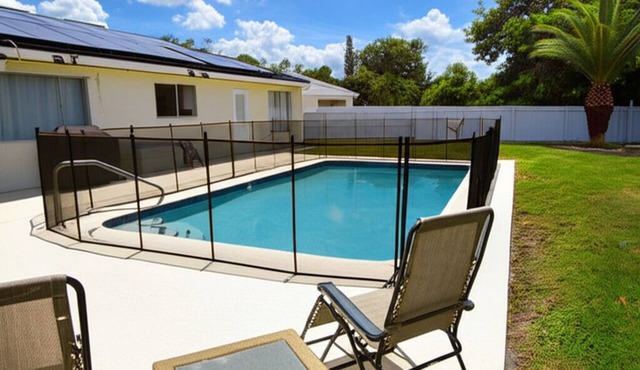 4BR, 2BA with Heated Pool, BBQ, Fire pit in Port St. Lucie