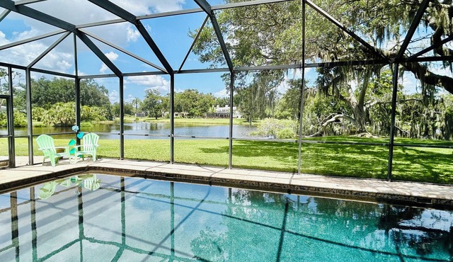 4BR/3.5 bath home, heated pool, game room, central SRQ-7 mil to Siesta Key Beach