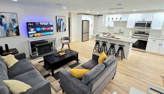 4BR Port Tampa Retreat | Fenced Yard & Patio