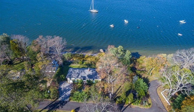 5 Bdrm BEACHFRONT 30% off >7days nQuiet Safe Centre Island Sunsets